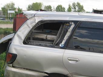2002 Nissan Bassara Photos