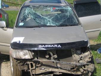 2002 Nissan Bassara Photos