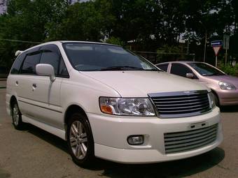 2002 Nissan Bassara Photos