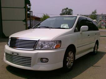 2002 Nissan Bassara Pictures