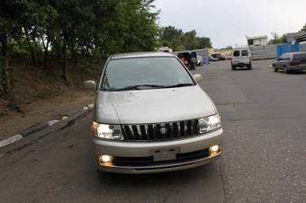 2002 Nissan Bassara Photos