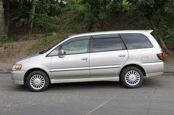 2002 Nissan Bassara Photos