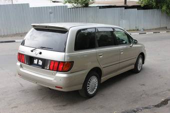 2002 Nissan Bassara Pictures