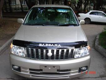 2002 Nissan Bassara Photos