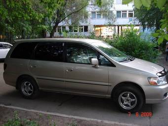 2002 Nissan Bassara Photos