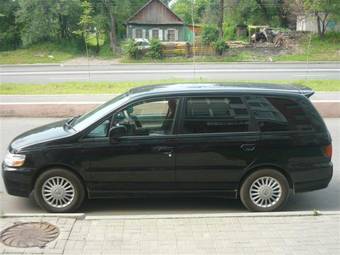 2003 Nissan Bassara Pictures