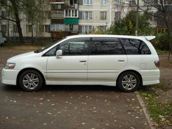 2003 Nissan Bassara Pictures