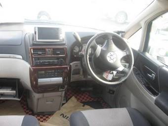 2003 Nissan Bassara Photos