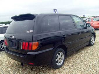 2003 Nissan Bassara Images