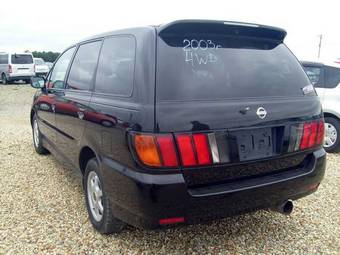 2003 Nissan Bassara Pictures