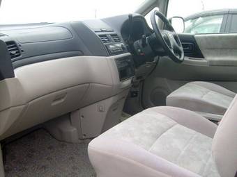 2003 Nissan Bassara Pictures