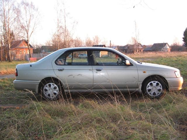 1996 Nissan Bluebird