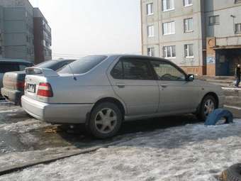 1998 Nissan Bluebird Images