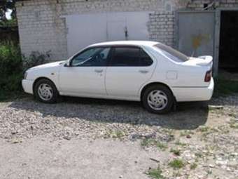 1998 Nissan Bluebird Pictures