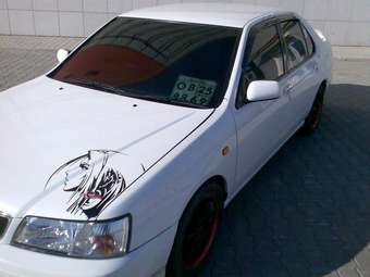 1999 Nissan Bluebird Images