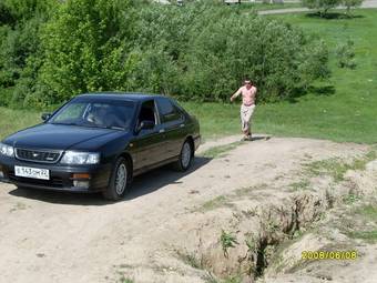 1999 Nissan Bluebird Images