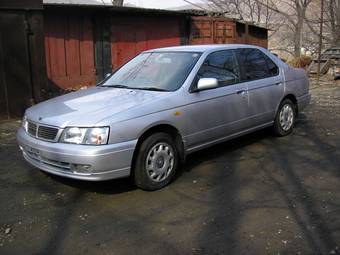 1999 Nissan Bluebird Images