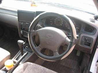 1999 Nissan Bluebird Pictures