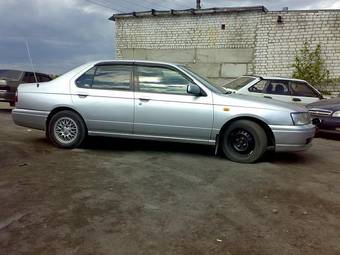 1999 Nissan Bluebird Images