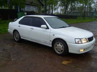 1999 Nissan Bluebird Images