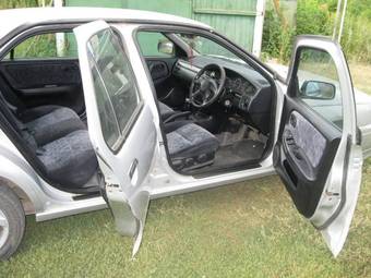 1999 Nissan Bluebird Pictures