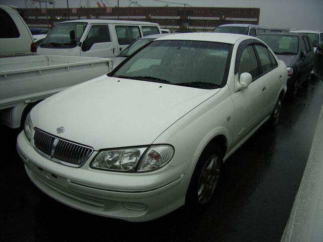 2000 Nissan Bluebird Pictures