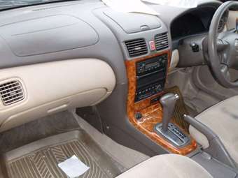 2000 Nissan Bluebird Pics