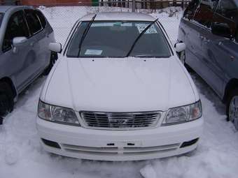 2000 Nissan Bluebird Pictures