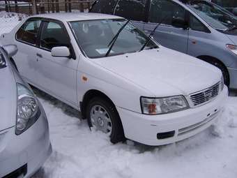 2000 Nissan Bluebird Photos