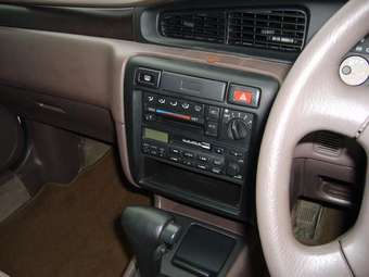 2000 Nissan Bluebird Pictures