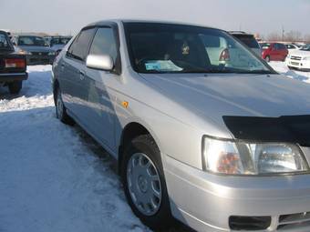 2000 Nissan Bluebird Images