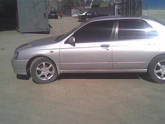 2000 Nissan Bluebird Pics
