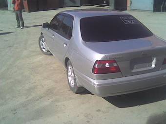 2000 Nissan Bluebird Pictures