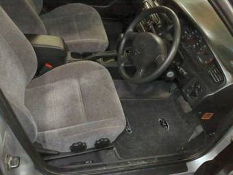 2000 Nissan Bluebird Photos