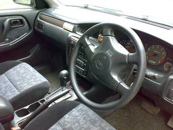2000 Nissan Bluebird Pictures