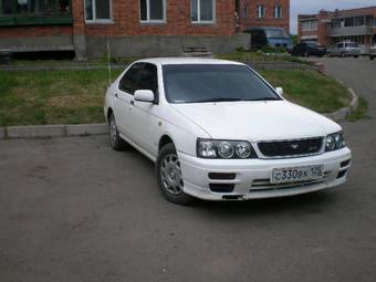 2000 Nissan Bluebird Images