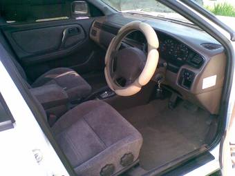 2000 Nissan Bluebird Pictures