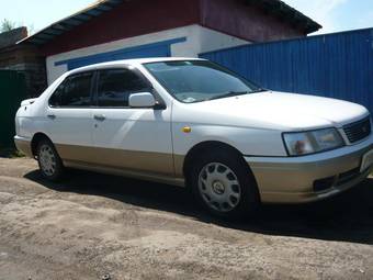 2000 Nissan Bluebird Photos