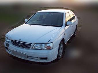 2000 Nissan Bluebird Photos