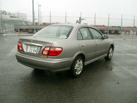 2001 Nissan Bluebird Images