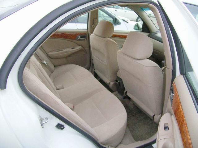 2001 Nissan Bluebird Photos