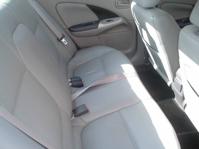 2001 Nissan Bluebird Pictures