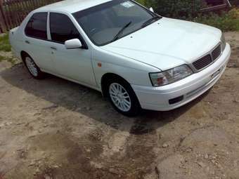 2001 Nissan Bluebird Images