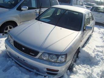 2001 Nissan Bluebird Images