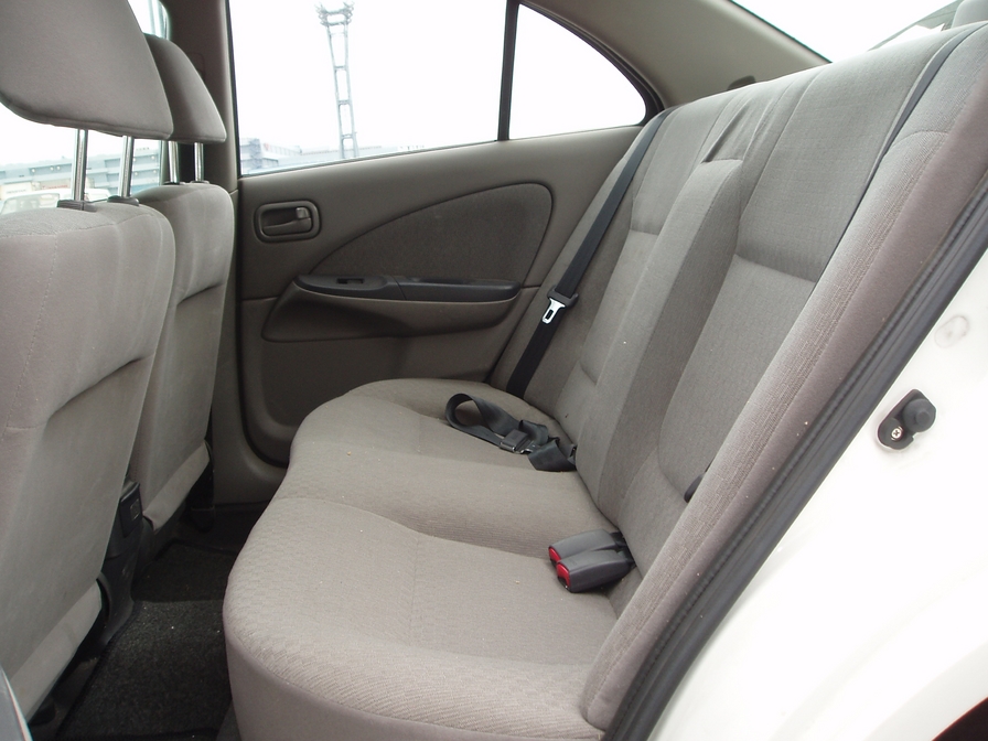2001 Nissan Bluebird Sylphy Photos