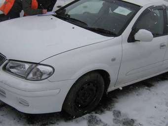 2001 Nissan Bluebird Sylphy Pics