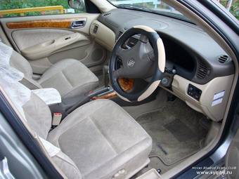 2001 Nissan Bluebird Sylphy Pictures