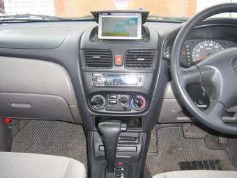 2002 Nissan Bluebird Sylphy Images