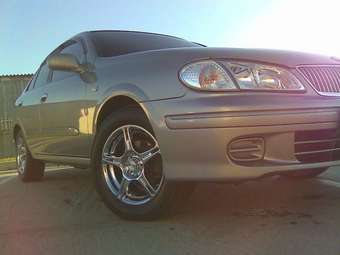 2002 Nissan Bluebird Sylphy Photos
