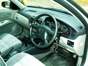 2002 Nissan Bluebird Sylphy Images